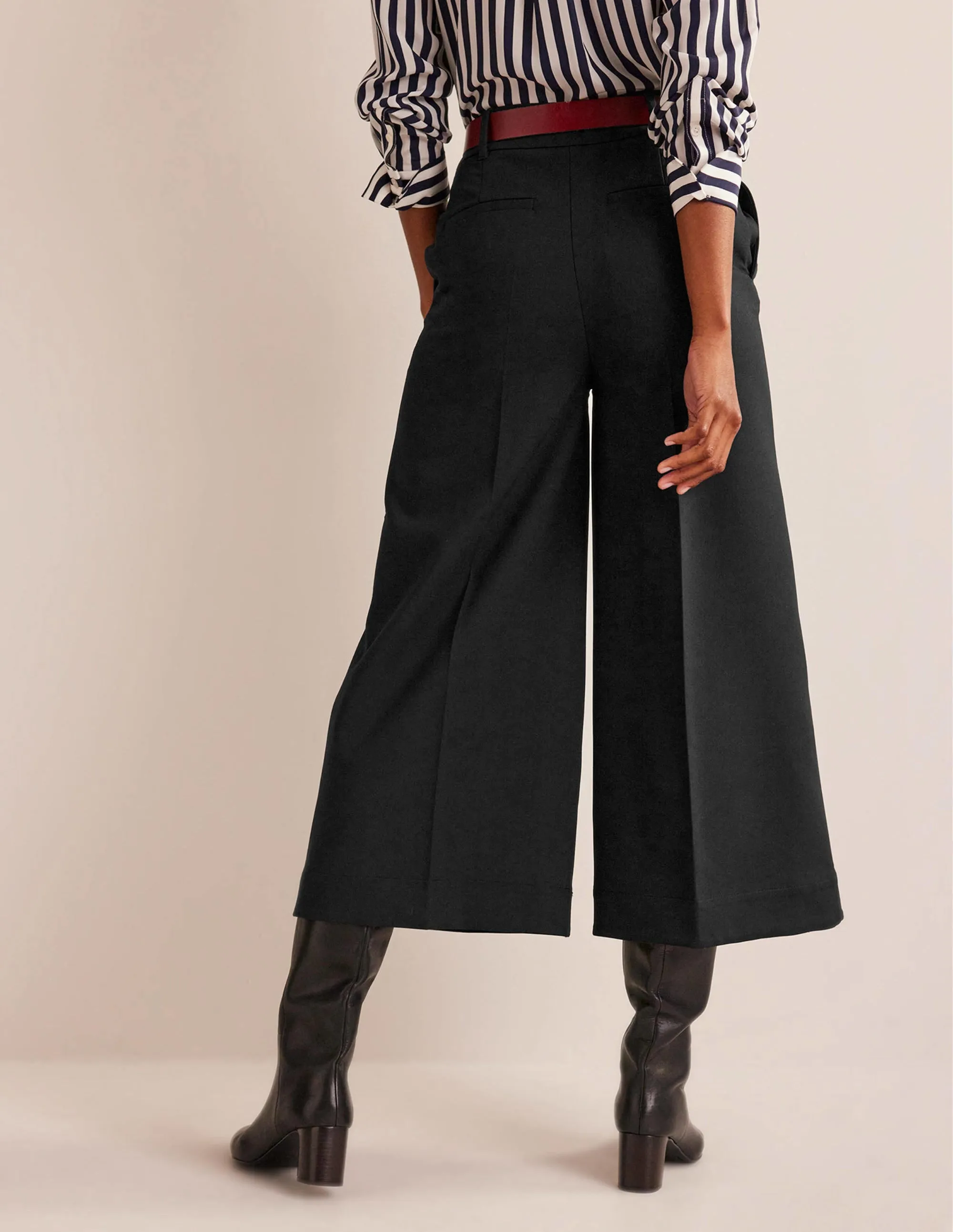 Fluid Wide-Leg Culottes-Black