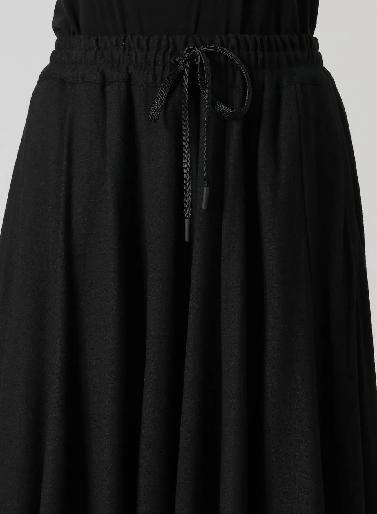 WOOL SINGLE R-PANELED FLARE SKIRT